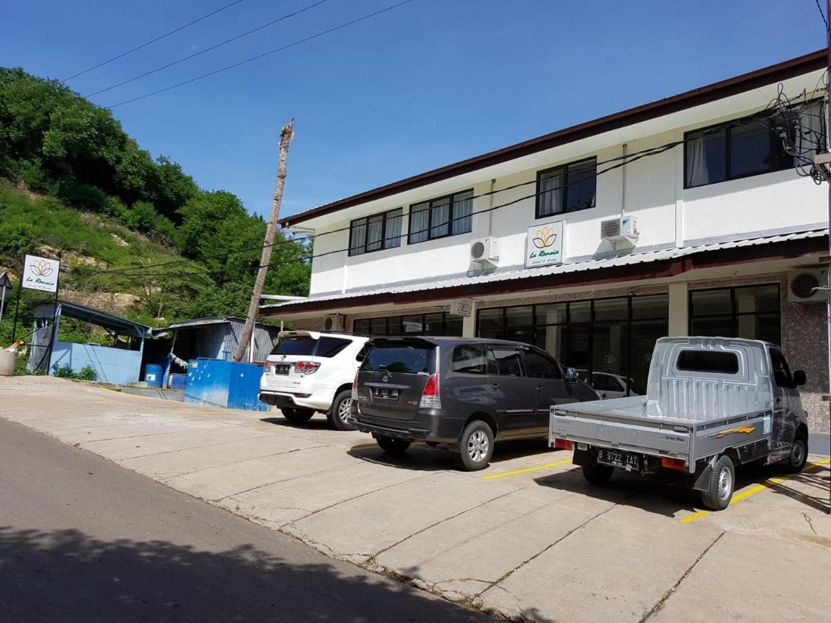 Hotel Larensia Labuan Bajo Exterior foto