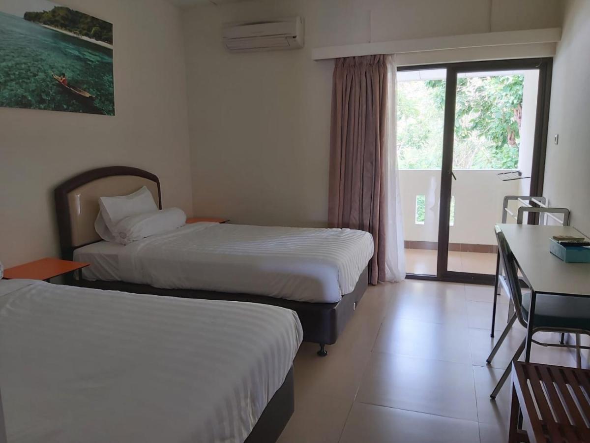 Hotel Larensia Labuan Bajo Exterior foto